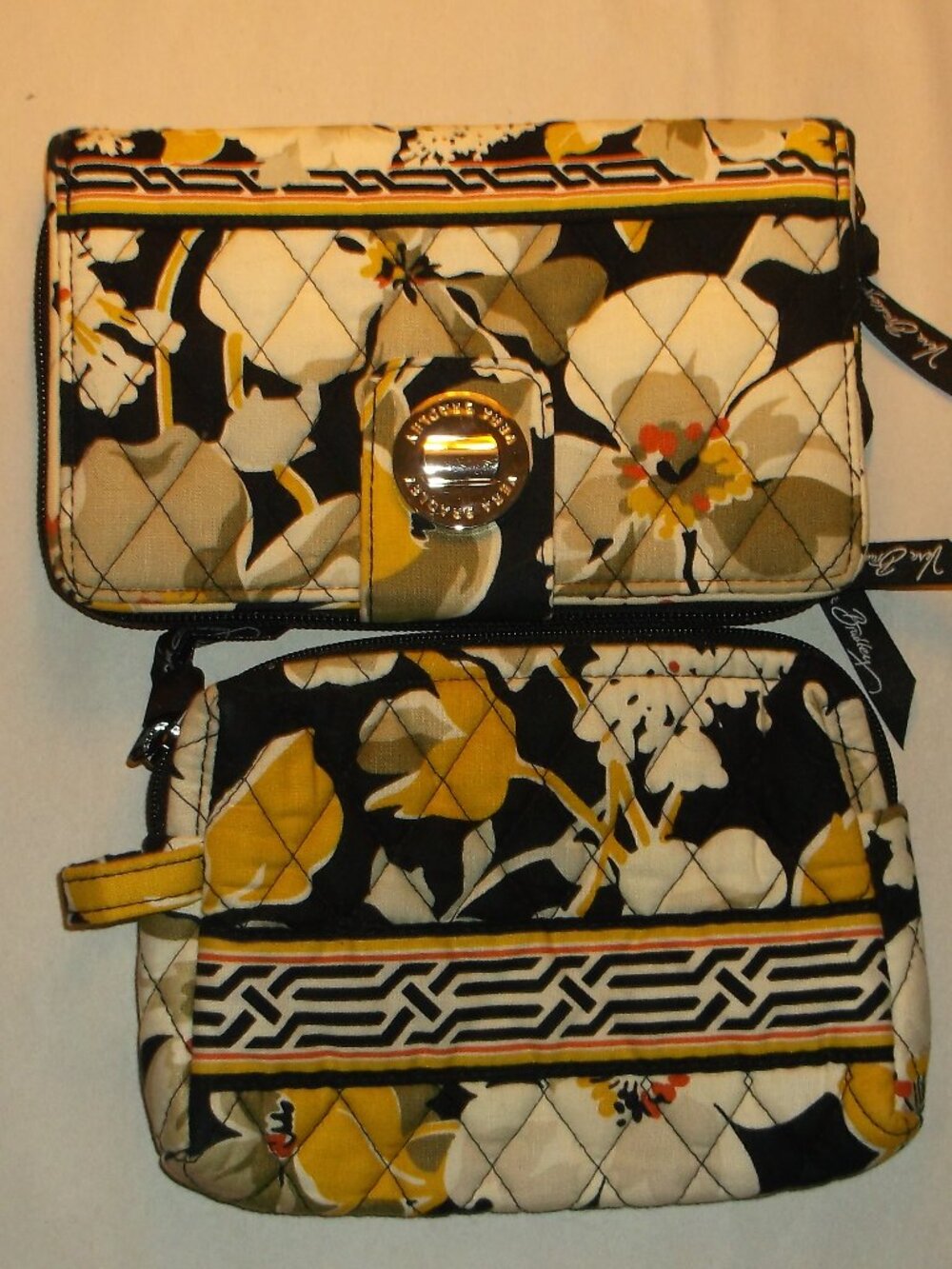 Vera Bradley Quilted Floral Wallet & Cosmetic Bag Set – Like New ✈️